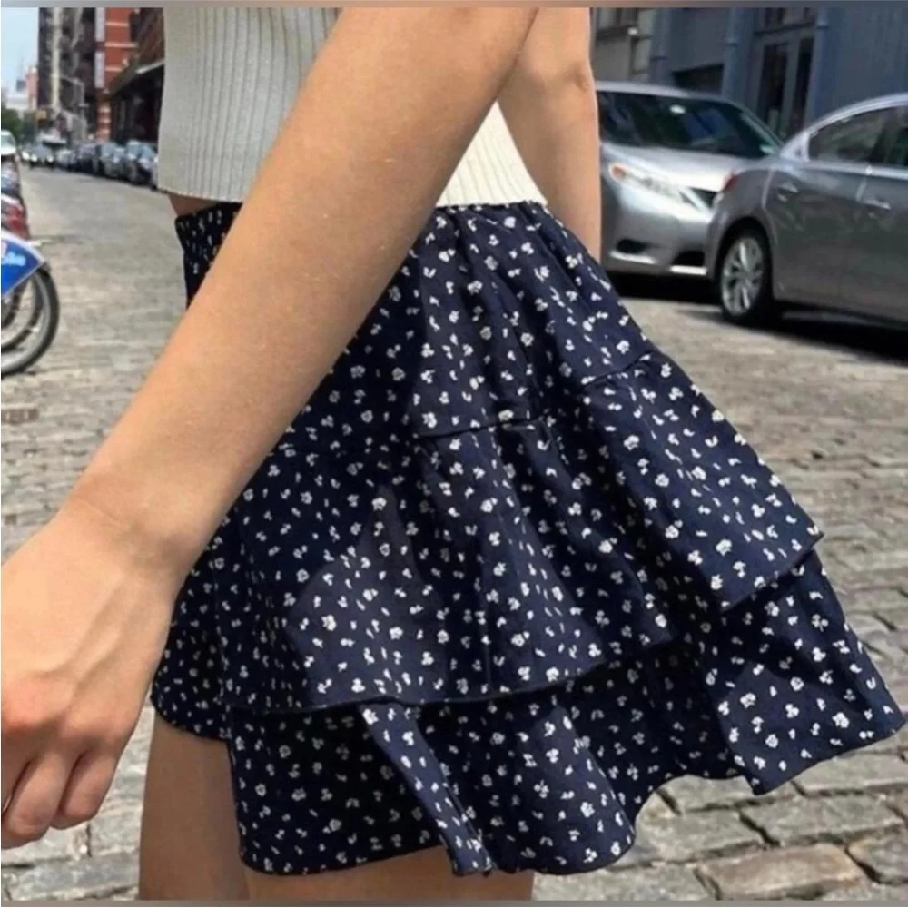 NWT Brandy Melville tiered floral mini skirt - Picture 1 of 6